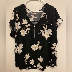Ricki’s ECO V-Neck Black Floral Zipper Top, Short Sleeve, Size XL